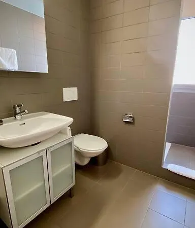 Montchoisi, Elegant, Modern, Impeccably Furnished *