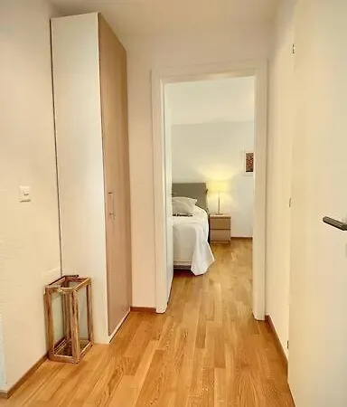 Montchoisi, Elegant, Modern, Impeccably Furnished Apartmán