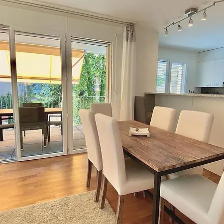 Apartmán Montchoisi, Elegant, Modern, Impeccably Furnished
