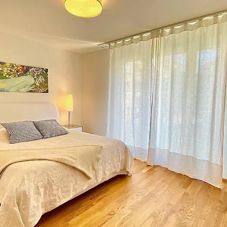 Montchoisi, Elegant, Modern, Impeccably Furnished Apartmán *