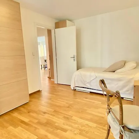 Montchoisi, Elegant, Modern, Impeccably Furnished Лозана